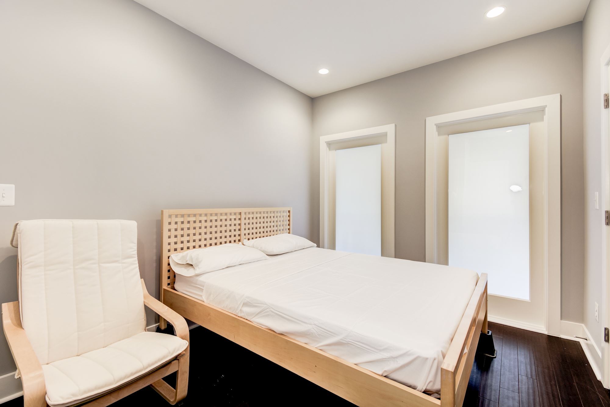 Building Photo - 2122 3rd St NE