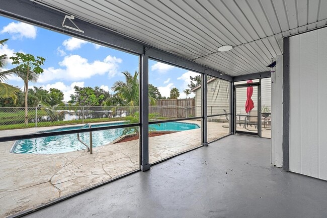 Building Photo - 4631 Brook Dr