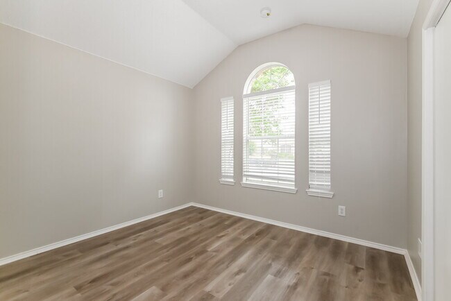 Building Photo - 1603 Wolf Creek Dr