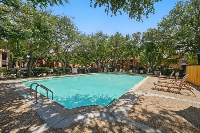 Building Photo - 2255 Braeswood Park Dr