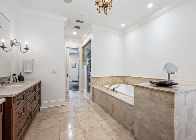 Building Photo - 441 W Deming Pl