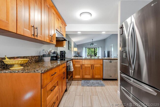 Building Photo - 4143 Palm Forest Dr N