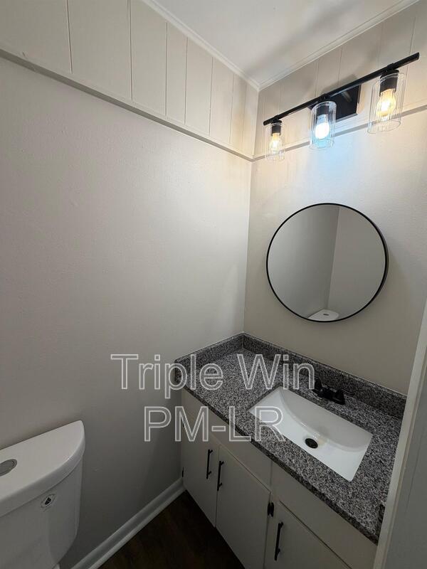 Building Photo - 17512 Bradshaw Rd