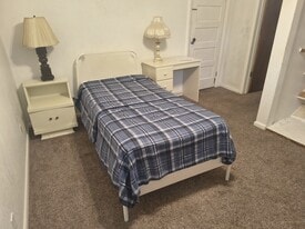 Building Photo - 700 Hughlett Ave