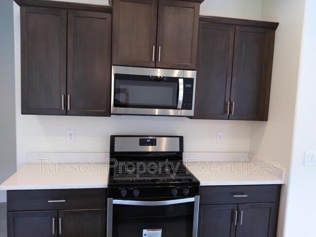 Building Photo - 10683 W Dickerson Dr