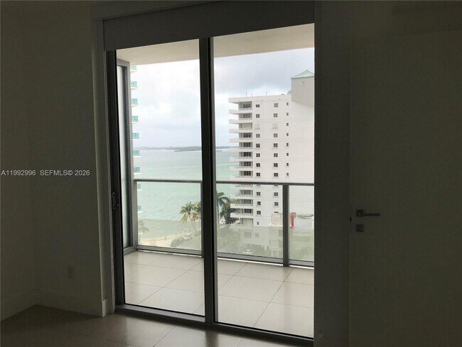 Building Photo - 1300 Brickell Bay Dr