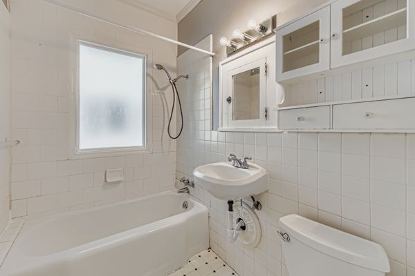 Bathroom - 4244 Longfellow Ave