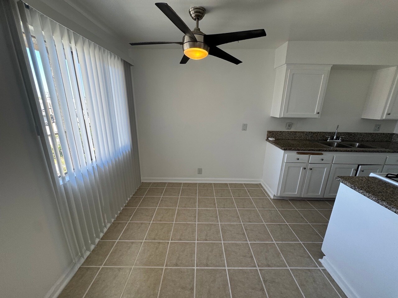 Building Photo - 4023 W 141st St