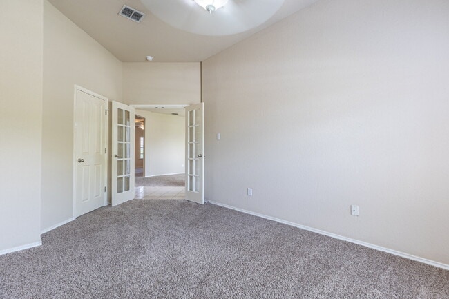 Building Photo - 906 Ashbury Bluff