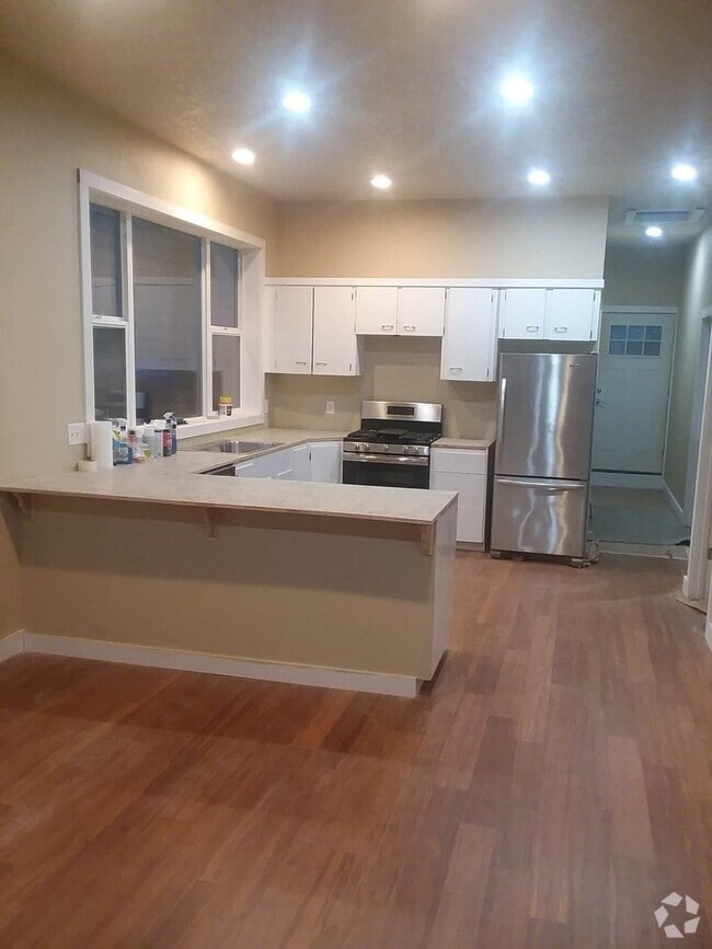 Building Photo - SE Portland - Remodel - Next to Reed College