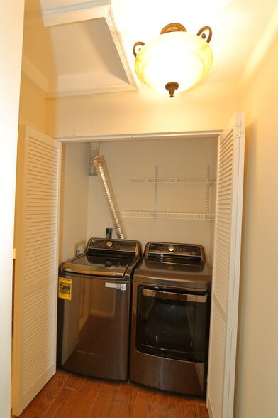 Washer-Dryer - 13619 Orchard Dr