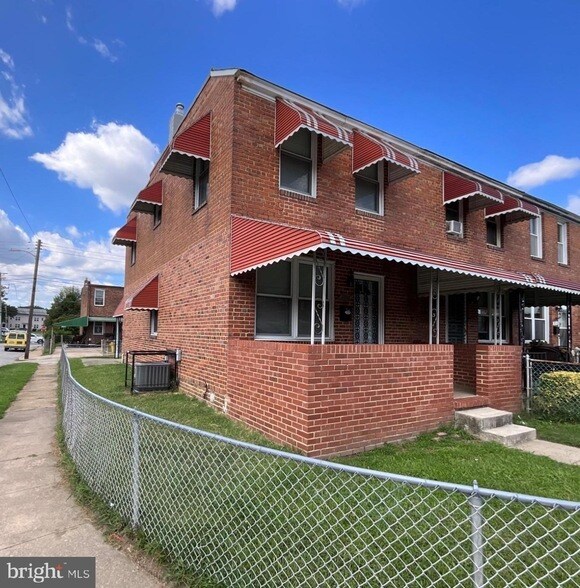 Building Photo - 3018 Larue Square E