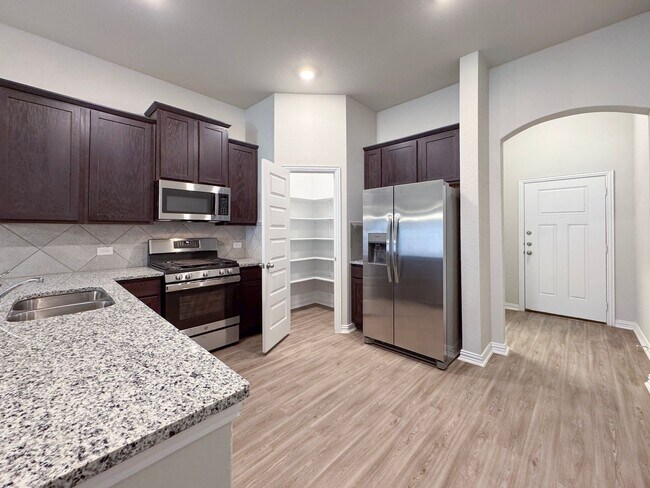 Building Photo - 9306