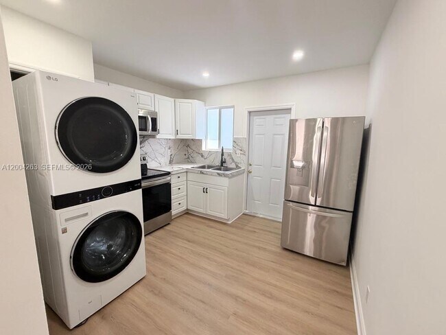 Building Photo - 95-97-97 NE 168th St