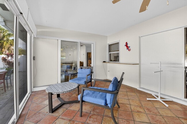 Building Photo - 1010 SW 2nd St