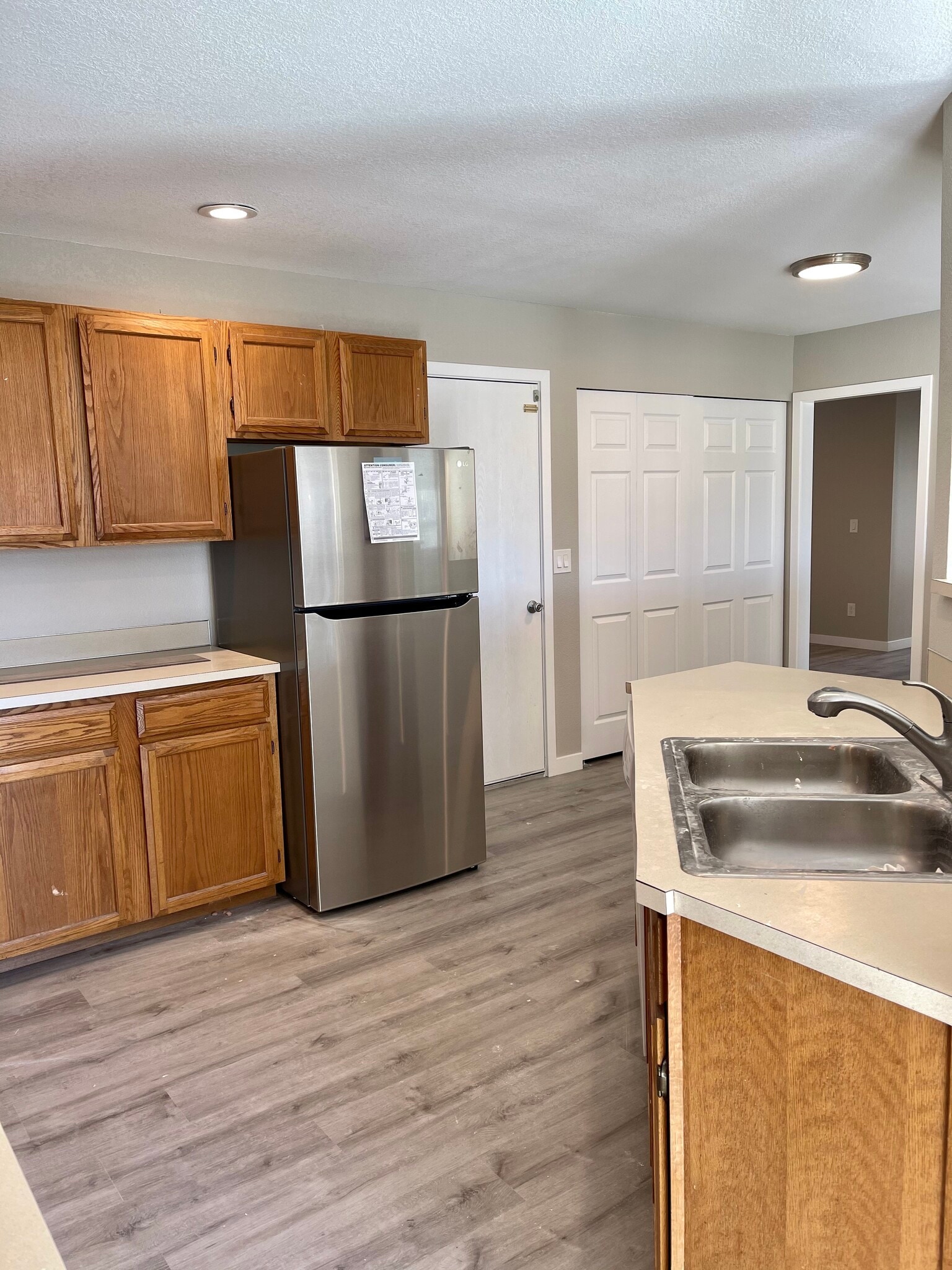 Building Photo - 2742 Sylvan Dr W