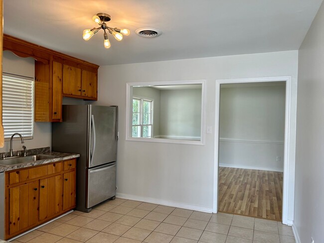 Building Photo - Charming 3 bedroom, 2.5 bath cottage within minutes to Shoppes at Willow Lawn, Carytown