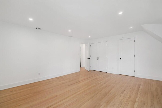 Building Photo - 14 Coralyn Rd