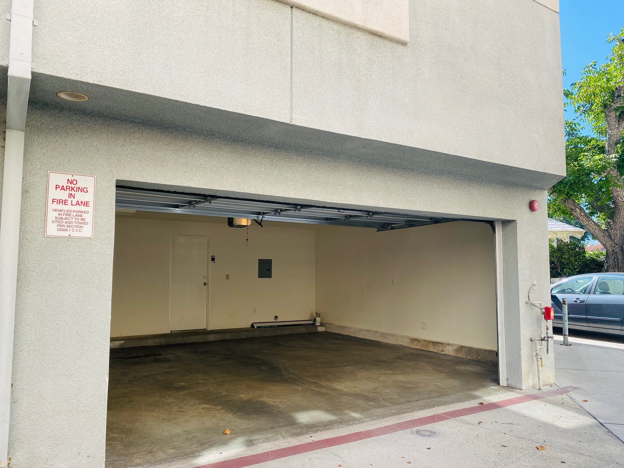 Building Photo - 305 W Newby Ave