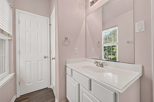 Building Photo - 1415 Kennewick Ct