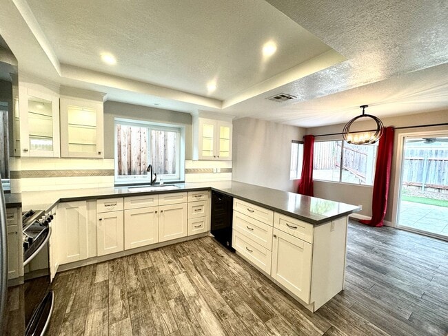 Building Photo - Coming soon... The Oaks in Pomona