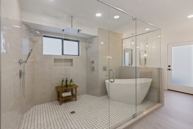 Building Photo - 5112 N 35th St