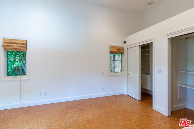 Building Photo - 1530 S Sierra Bonita Ave