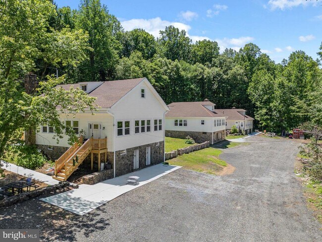 Building Photo - 71 Dreamland Park Dr