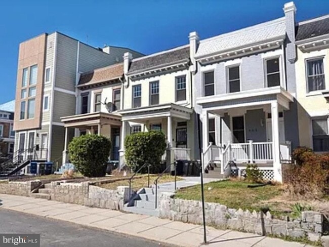 Building Photo - 465 Luray Pl NW