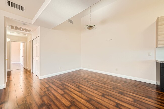 Building Photo - Elegant 2-Bedroom Condo in Gated Community...