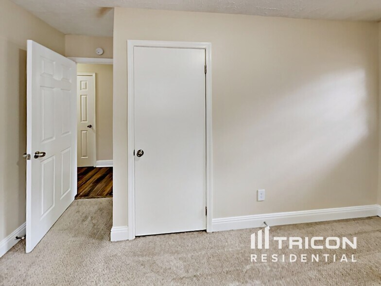 Building Photo - 3151 Ridgecrest Dr