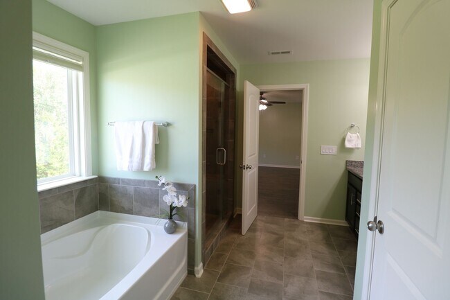 Building Photo - 4515 Wedge Dr