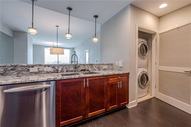 Building Photo - 2795 Peachtree Rd NE