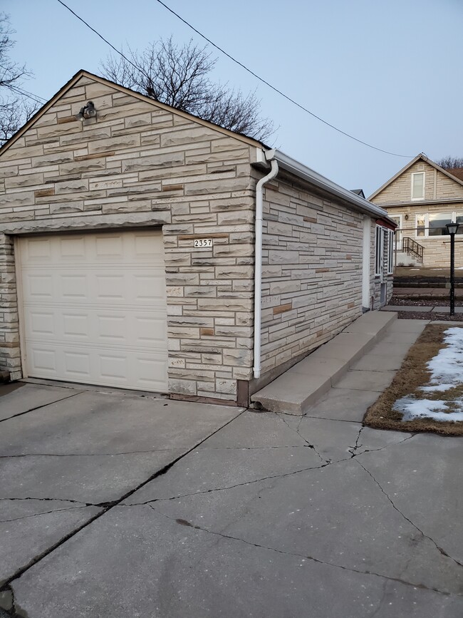 Building Photo - Charming 4Bed/1.5Bath West Allis Bungalow