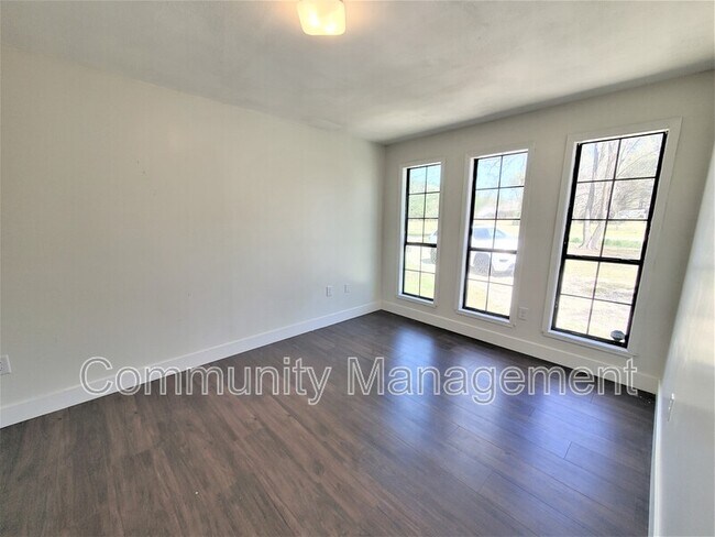 Building Photo - 11362 Cloverleaf Dr