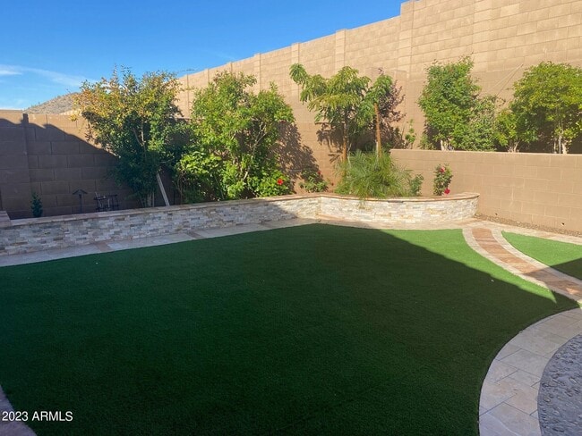 Building Photo - 7218 W Pinnacle Vista Dr