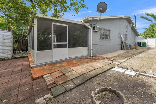 Building Photo - 2401 SW 102nd Ave