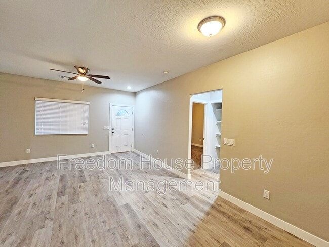 Building Photo - 1111 Sixshooter Ave