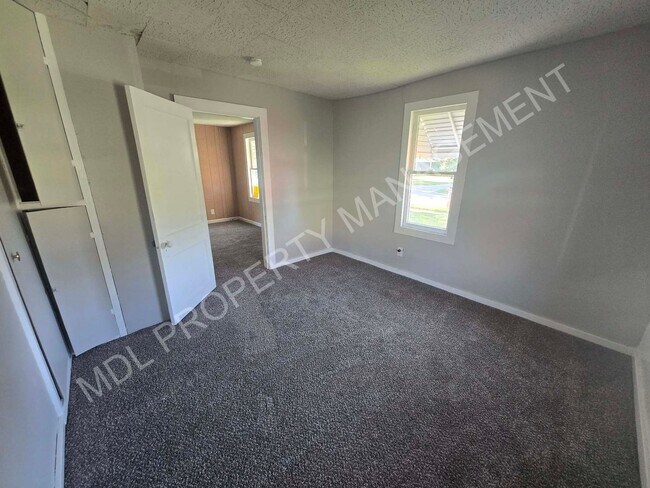 Building Photo - 2-Bedroom House in Saginaw