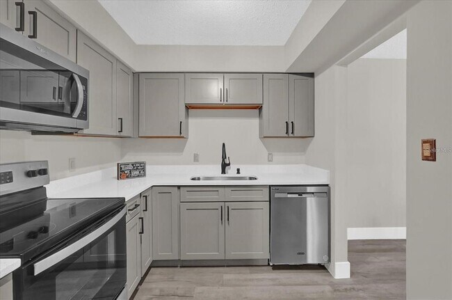 Building Photo - 544 Orange Dr