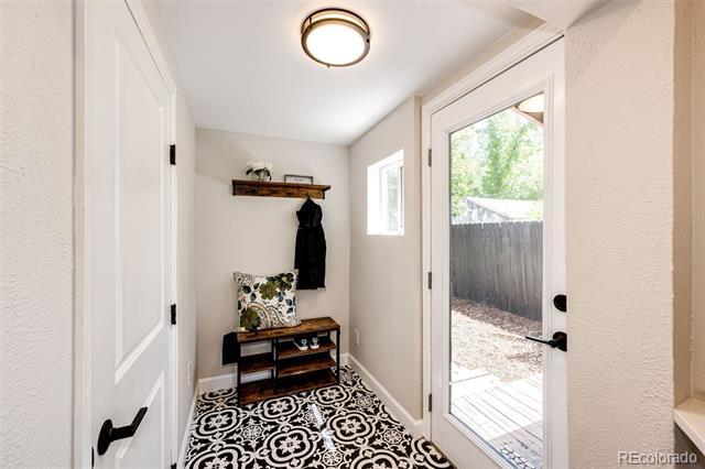 Building Photo - 2832 S Acoma St