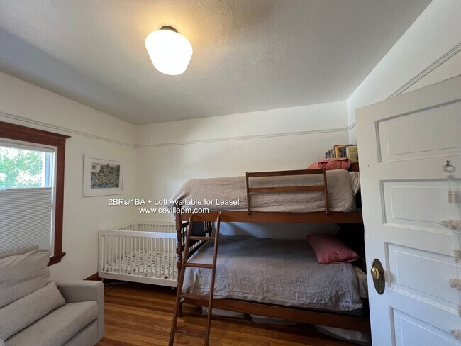 Building Photo - CHARMING 2 BEDROOM /1 BATHROOM HOME W/LOTS...