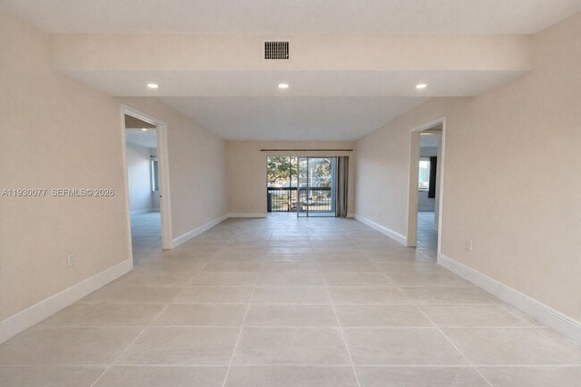 Building Photo - 731 N Pine Island Rd