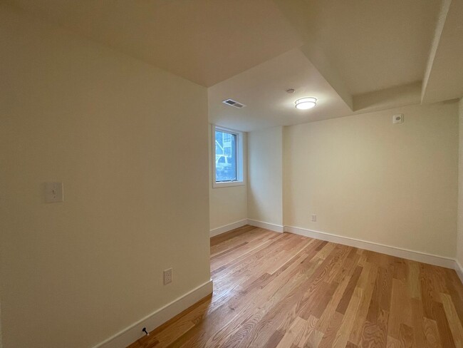 Building Photo - Newer Construction Luxury unit 3 bed 2.5ba...