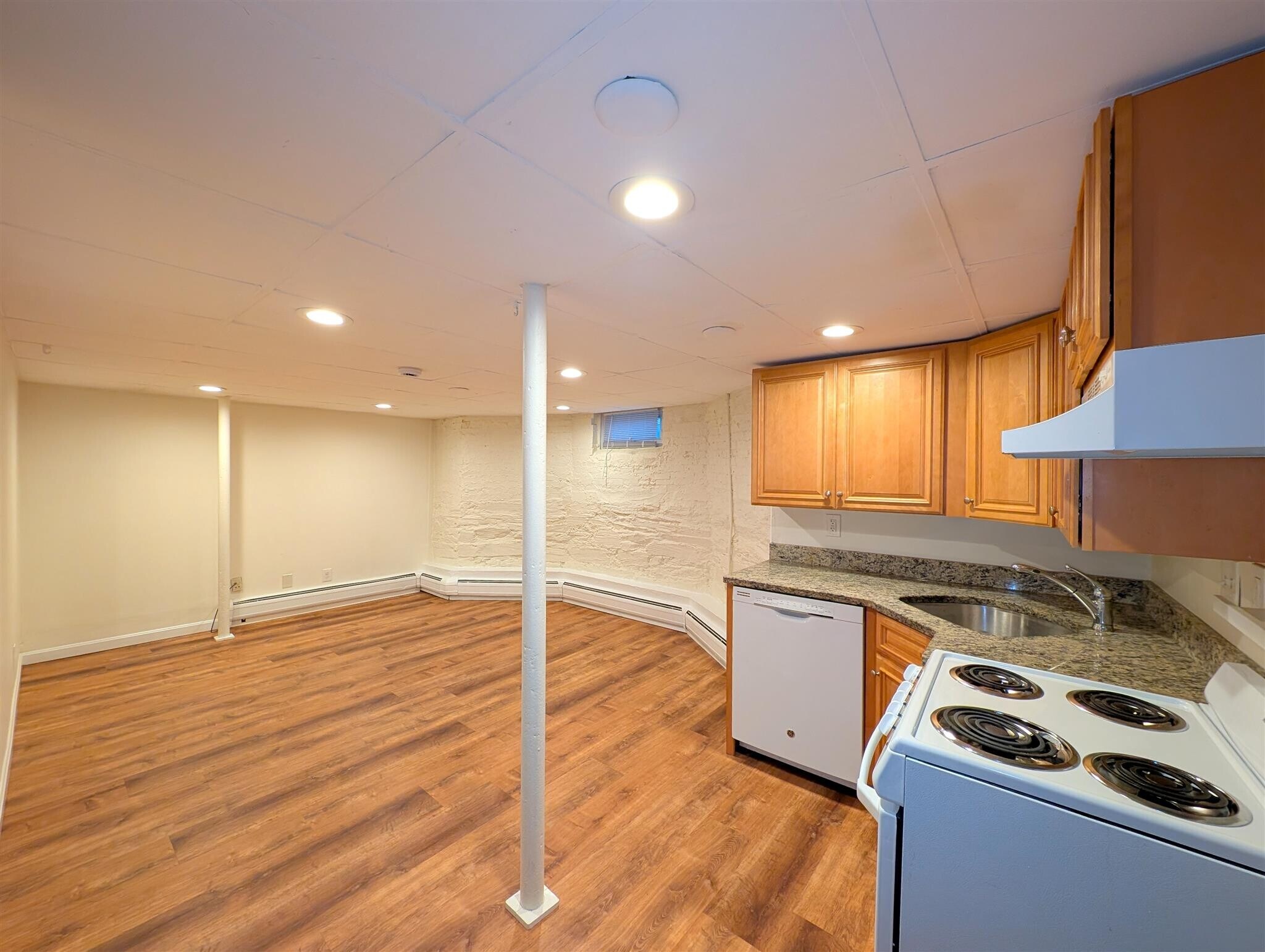 Building Photo - 14 Garrison Ave