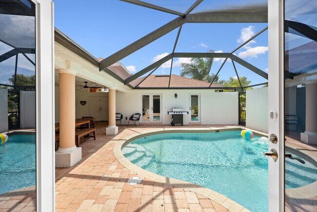 Building Photo - Pool Home for rent
