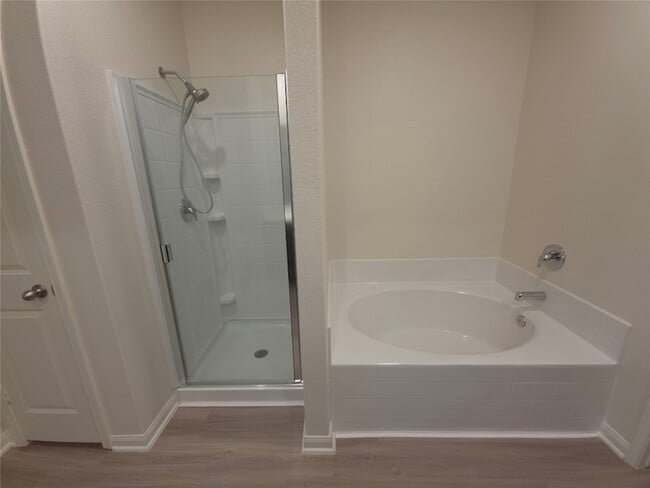 Building Photo - 305 Lone Mountain Dr