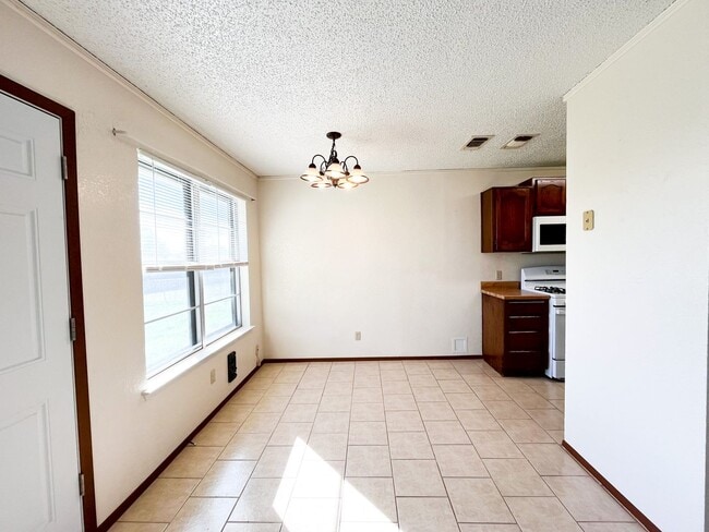 Building Photo - Available NOW!!!! Gorgeous 1 story, 3 bedroom, 2 bath, 2 car garage home with garage door opener....