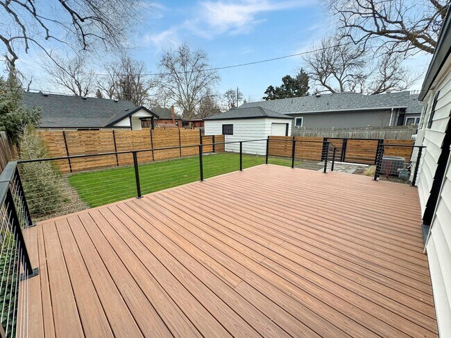 Building Photo - Updated Boise North End Home with Private Balcony, Garage & Easy Access to Trails and Dining