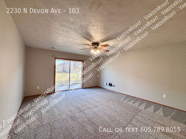 Building Photo - 2230 Devon Ave